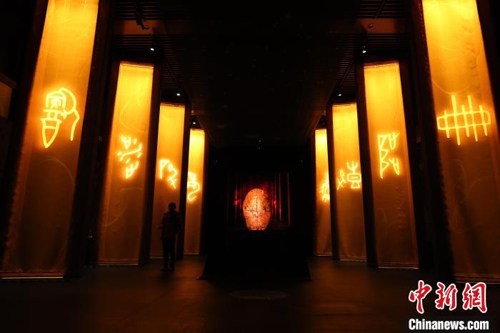 從殷墟甲骨到明清檔案，中國(guó)古文獻(xiàn)“四大發(fā)現(xiàn)”首次集中展出