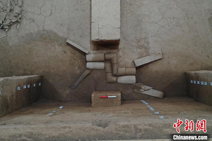 圖為三號建筑2號排水設(shè)施?！“⒎繉m與上林苑考古隊供圖