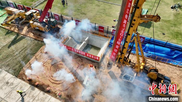 深江鐵路(深圳段)全線首樁正式開(kāi)鉆?！￡愇?攝