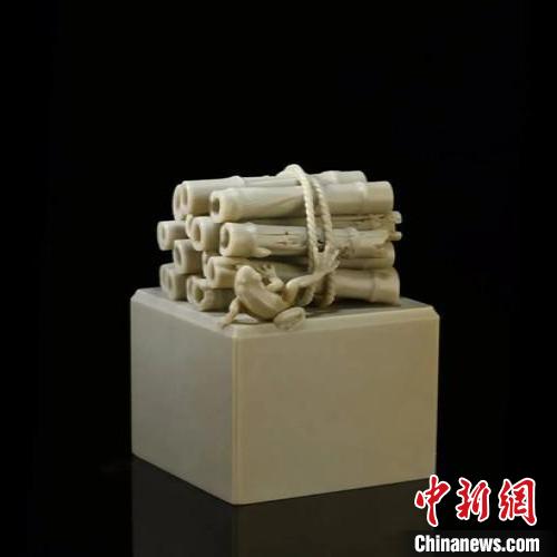 邱雁芳作品《煙火》。　汪斯敏 攝