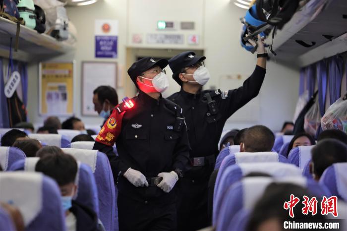 春運期間全國鐵路公安機關(guān)破獲刑事案件2194起 公安部鐵路公安局供圖