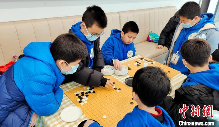 以棋會友?！垈髅?攝