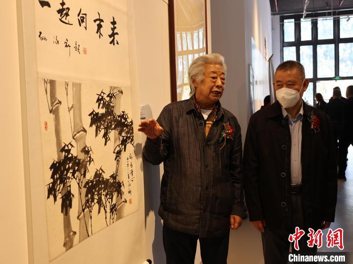書畫巡回展一角?！∶窠ǜ＝ㄊ∥﹫D