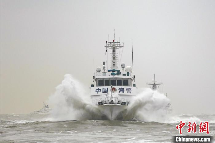 海警艦艇猶如翱翔的海燕在海面上前行?！「Ｖ莺＞止﹫D