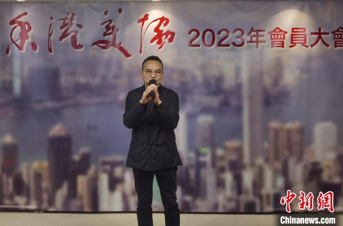 香港美協(xié)主席林天行致辭?！∷饔袨?攝