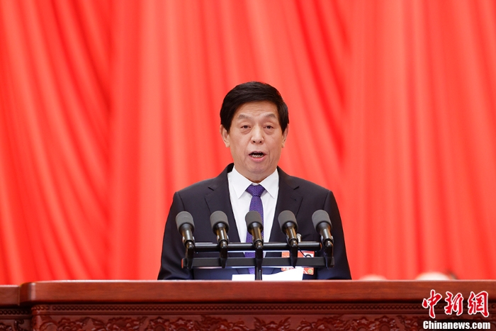 栗戰(zhàn)書作全國(guó)人民代表大會(huì)常務(wù)委員會(huì)工作報(bào)告