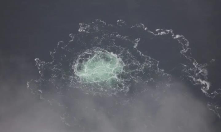 當(dāng)?shù)貢r(shí)間2022年9月29日，瑞典，“北溪”天然氣管道泄漏，天然氣不斷噴涌而出。