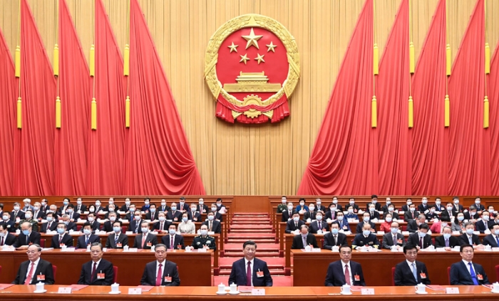 3月11日，第十三屆全國人民代表大會第四次會議在北京人民大會堂閉幕。黨和國家領(lǐng)導人習近平、李克強、汪洋、王滬寧、趙樂際、韓正、王岐山等在主席臺就座，栗戰(zhàn)書主持閉幕會并發(fā)表講話。新華社記者 謝環(huán)馳 攝