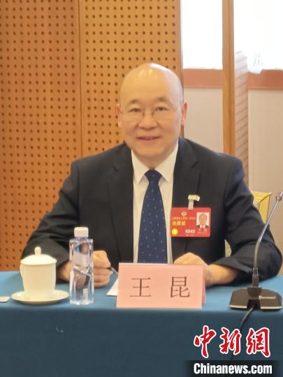 圖為全國(guó)政協(xié)委員，農(nóng)工黨青海省委會(huì)主委王昆?！∈茉L者供圖