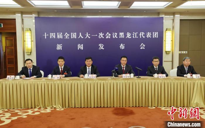 3月7日，黑龍江代表團在京召開新聞發(fā)布會，第二批代表答問 邵國良 攝