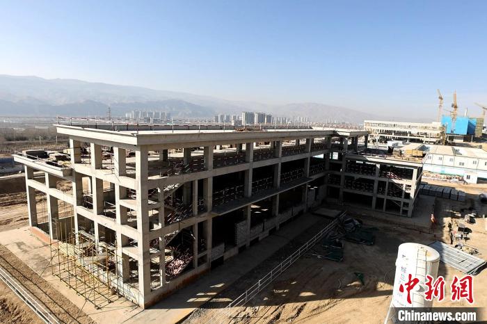 青藏高原最大民用機(jī)場三期擴(kuò)建工程全面復(fù)工