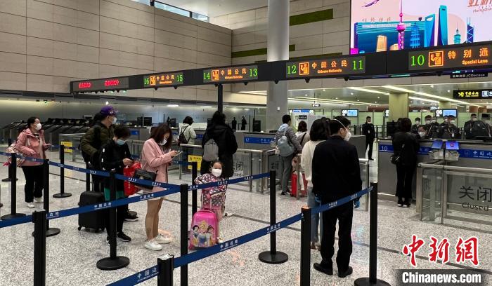 10余家航司36架次客運(yùn)航班(含公務(wù)機(jī))列入當(dāng)日出入境航班計(jì)劃?！∩虾＿厵z總站供圖