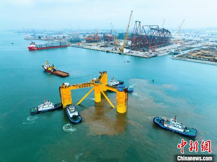 中國首座深遠(yuǎn)海浮式風(fēng)電平臺啟航海上油氣開發(fā)進(jìn)軍“綠電時代”