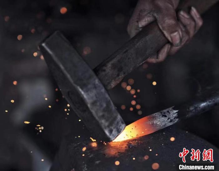 四濺的火花?！∈茉L者供圖