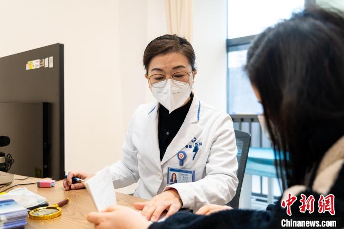怎樣擺脫春季花粉過敏？專家：可提前進行預防性治療適當攝入B族維生素