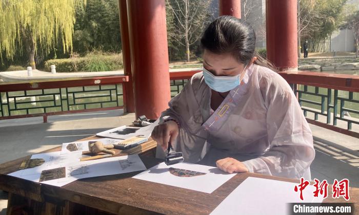 圖為園博館“萬象更新·花間世界”春季園居雅集文化活動。　徐婧 攝