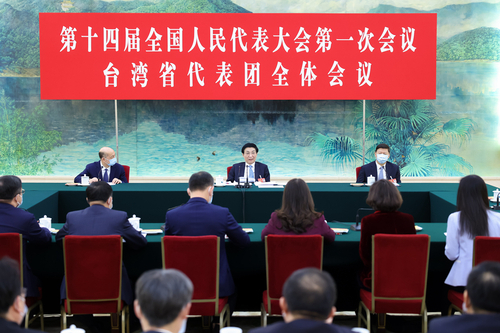 3月9日，中共中央政治局常委王滬寧參加十四屆全國(guó)人大一次會(huì)議臺(tái)灣代表團(tuán)的審議。新華社記者 劉彬 攝.jpg