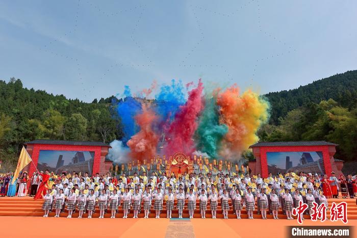 華夏母親嫘祖故里拜謁大典現(xiàn)場?！←}亭縣委宣傳部供圖