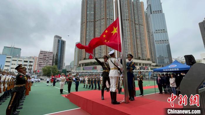 中國人民解放軍駐香港部隊儀仗隊升旗?！∠愀凵礻牽倳?攝