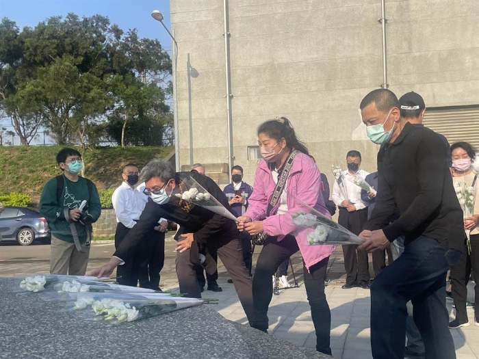 臺(tái)鐵“太魯閣事故”2周年，罹難者家屬赴臺(tái)鐵富岡機(jī)廠參加追思活動(dòng)