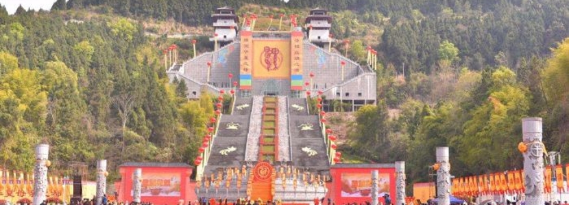 共緬華夏之母，共敘兩岸親情！海峽兩岸同胞共拜華夏母親嫘祖