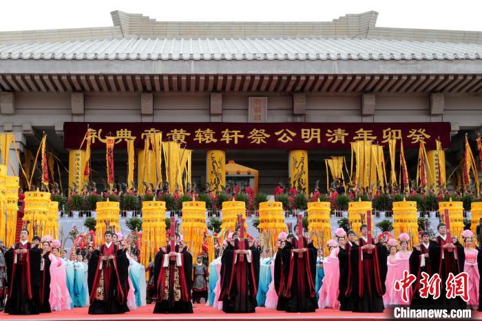 圖為癸卯（2023）年清明公祭軒轅黃帝典禮當(dāng)日在陜西黃帝陵舉行。