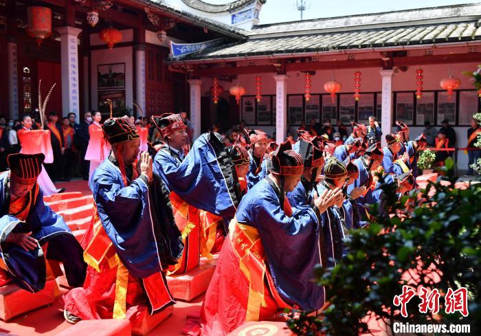 圖為兩岸宗親信眾共祭開閩三王?！蚊?攝