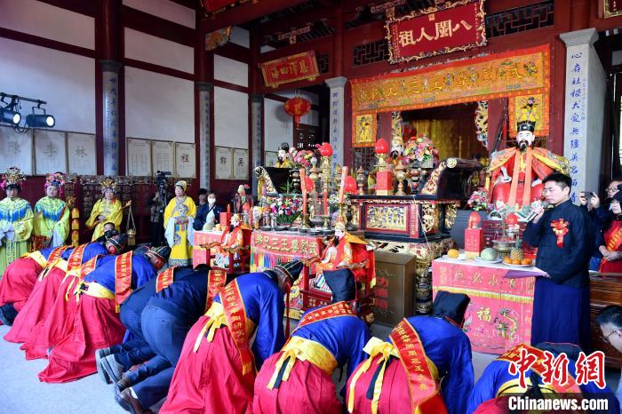 圖為兩岸宗親信眾共祭開閩三王。　呂明 攝