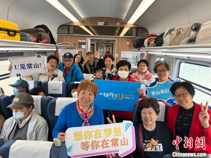 “樂游長三角·常山號”上海假日列車今日首發(fā)?！±山ǔ?攝