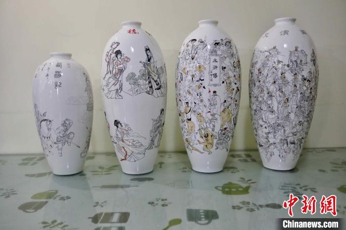 圖為《三國演義》《水滸傳》《紅樓夢》《西游記》等作品?！￡愱?攝