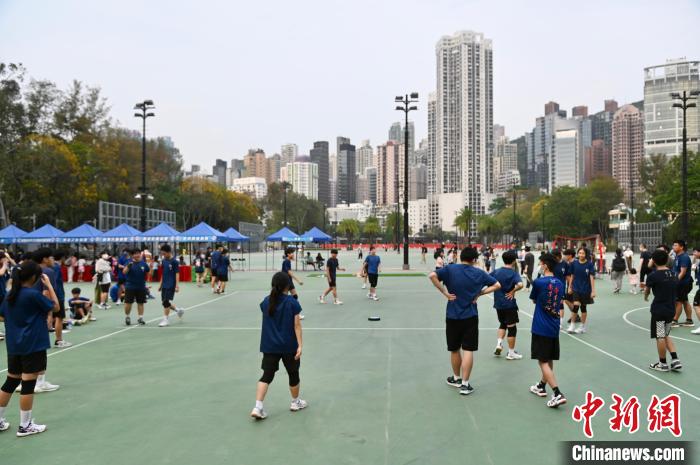 大批年輕人參與全民國(guó)家安全教育日系列活動(dòng)?！±钪救A 攝