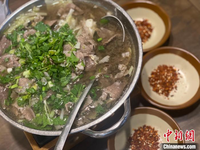 圖為明媛熙拍攝的樂山美食圖片?！∈茉L者供圖
