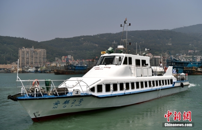 4月17日，“安麒2號”客輪從福州連江黃岐啟程前往馬祖。<a target='_blank' href='/'>中新社</a>記者 張斌 攝