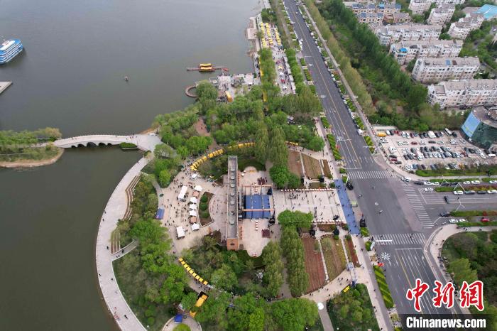 2023山東省春季黃河大集在東營清風(fēng)湖畔啟動。(無人機(jī)照片) 梁犇 攝