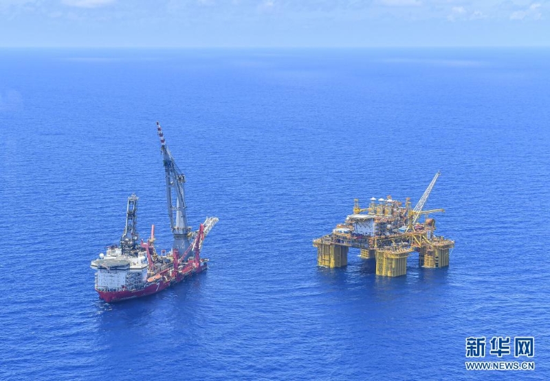 （圖1）這是在海南陵水海域拍攝的“深海一號”大氣田。新華社記者 蒲曉旭 攝
