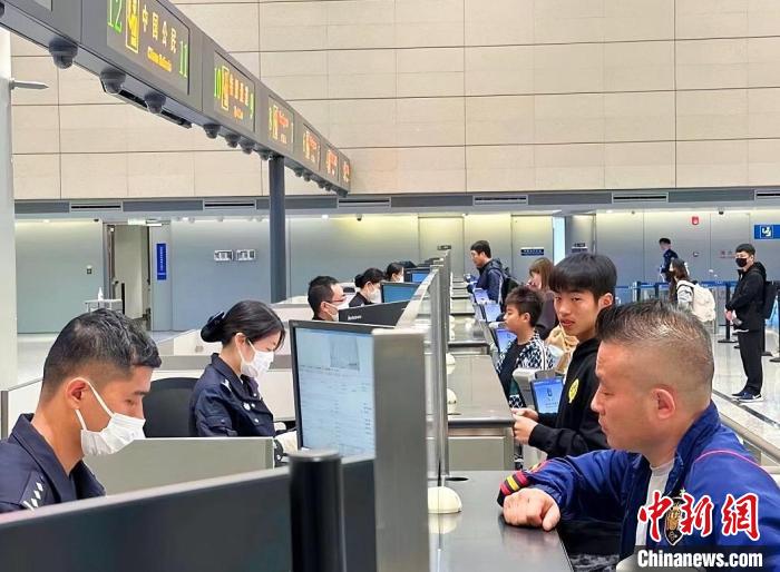 “五一”假期虹橋邊檢全力保障機場口岸通關順暢有序
