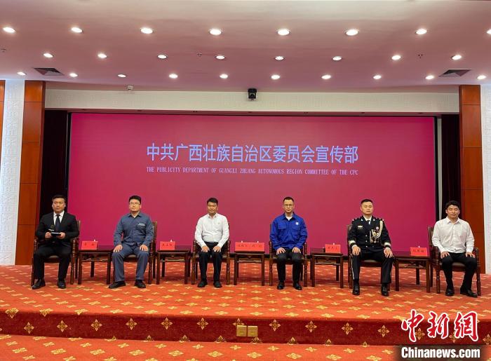 中國新能源汽車“出?！北澈蟮那啻毫α? style=
