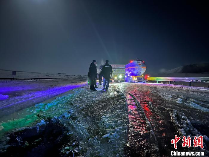 圖為當(dāng)?shù)孛窬寡┍??！」逯菸麄鞑抗﹫D