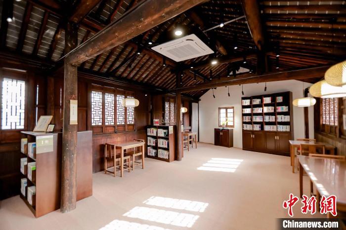 我嘉書房(工業(yè)區(qū)·印氏住宅)。　嘉定區(qū)圖書館 嘉定工業(yè)區(qū)文化體育服務中心 供圖