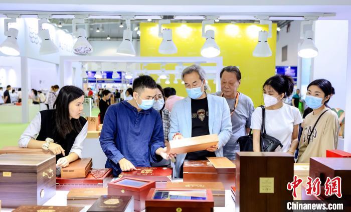 “2023廈門茶包裝設計春季展”“2023廈門國際茶飲展”和2023世界綠茶采購交易會同時舉辦。　廈門金泓信供圖