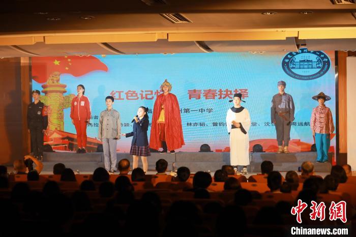 2023年閩南詩歌節(jié)開幕式暨詩歌朗誦會現(xiàn)場。　閩南師范大學供圖
