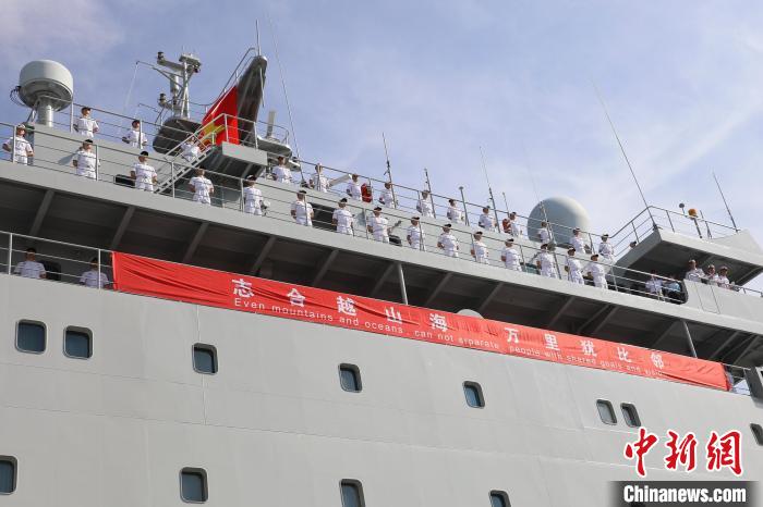 圖為戚繼光艦抵達(dá)越南進(jìn)行友好訪問?！O一 攝