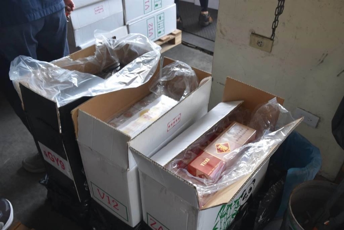 高雄關緝獲轉口柜匿藏煙品
