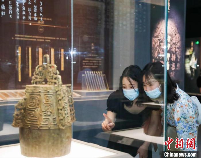 展覽集中表現(xiàn)漢字的肇始源流、發(fā)展演變、內(nèi)在力量與悠長意蘊(yùn)等?！》钯t區(qū)新聞辦供圖
