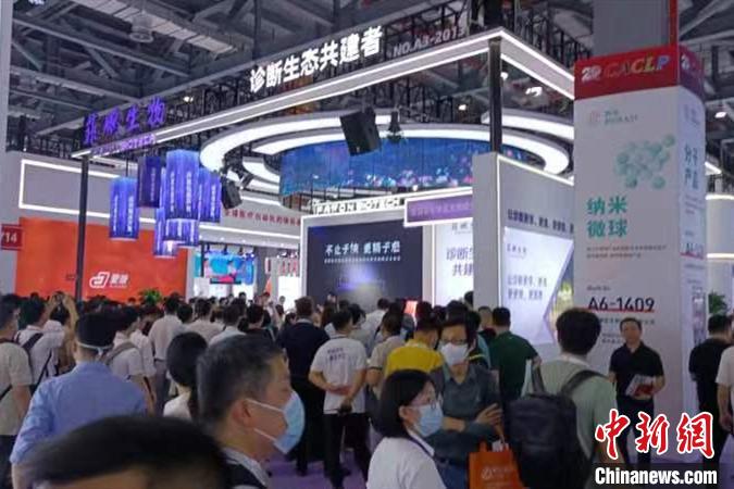 圖為民眾觀展?！≈鬓k方 供圖