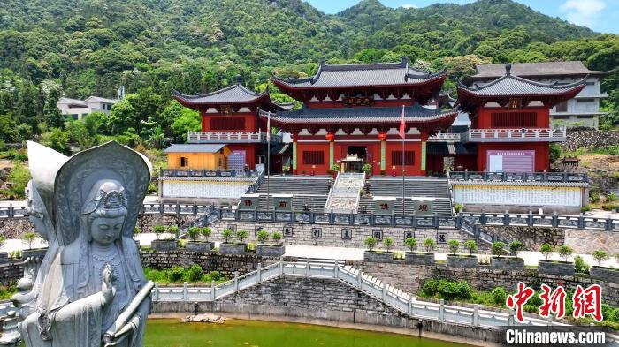 圖為金貝寺。　余汕康 攝