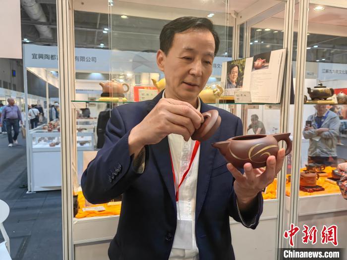 以壺為媒，促進(jìn)香港內(nèi)地交流——專訪中國紫砂文化研究會(huì)會(huì)長(zhǎng)周汝平