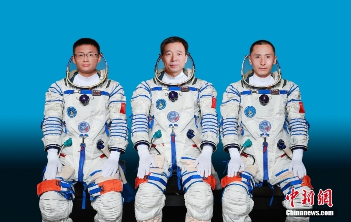5月29日，據(jù)中國(guó)載人航天工程辦公室消息，經(jīng)空間站應(yīng)用與發(fā)展階段飛行任務(wù)總指揮部研究決定，神舟十六號(hào)航天員乘組由指令長(zhǎng)景海鵬、航天飛行工程師朱楊柱、載荷專家桂海潮3名航天員組成。中國(guó)載人航天工程辦公室 供圖