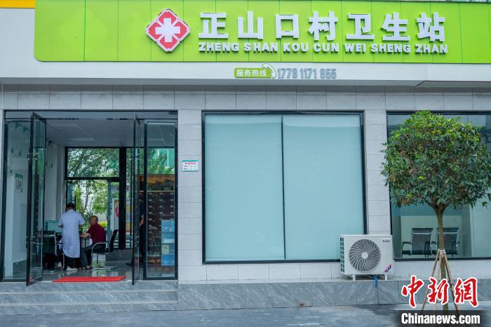 新建的眉山市東坡區(qū)多悅鎮(zhèn)正山口村衛(wèi)生站?！⒅铱?攝