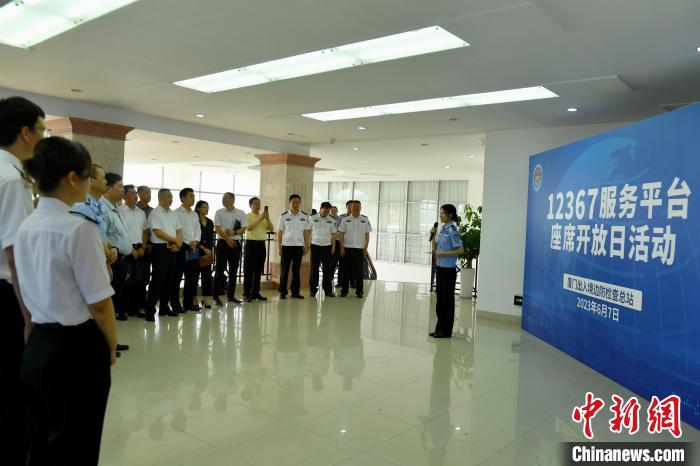 圖為12367服務(wù)平臺座席開放日現(xiàn)場。　滕仕祺 攝